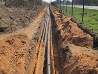 Rohrleitungen in einem Erdschacht